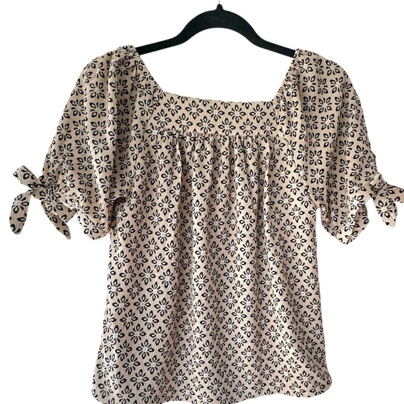 ANN TAYLOR | NWOT | BLACK & WHITE PRINT SHORT SLEEVE TOP | PETITE EXTRA SMALL - Picture 5 of 7